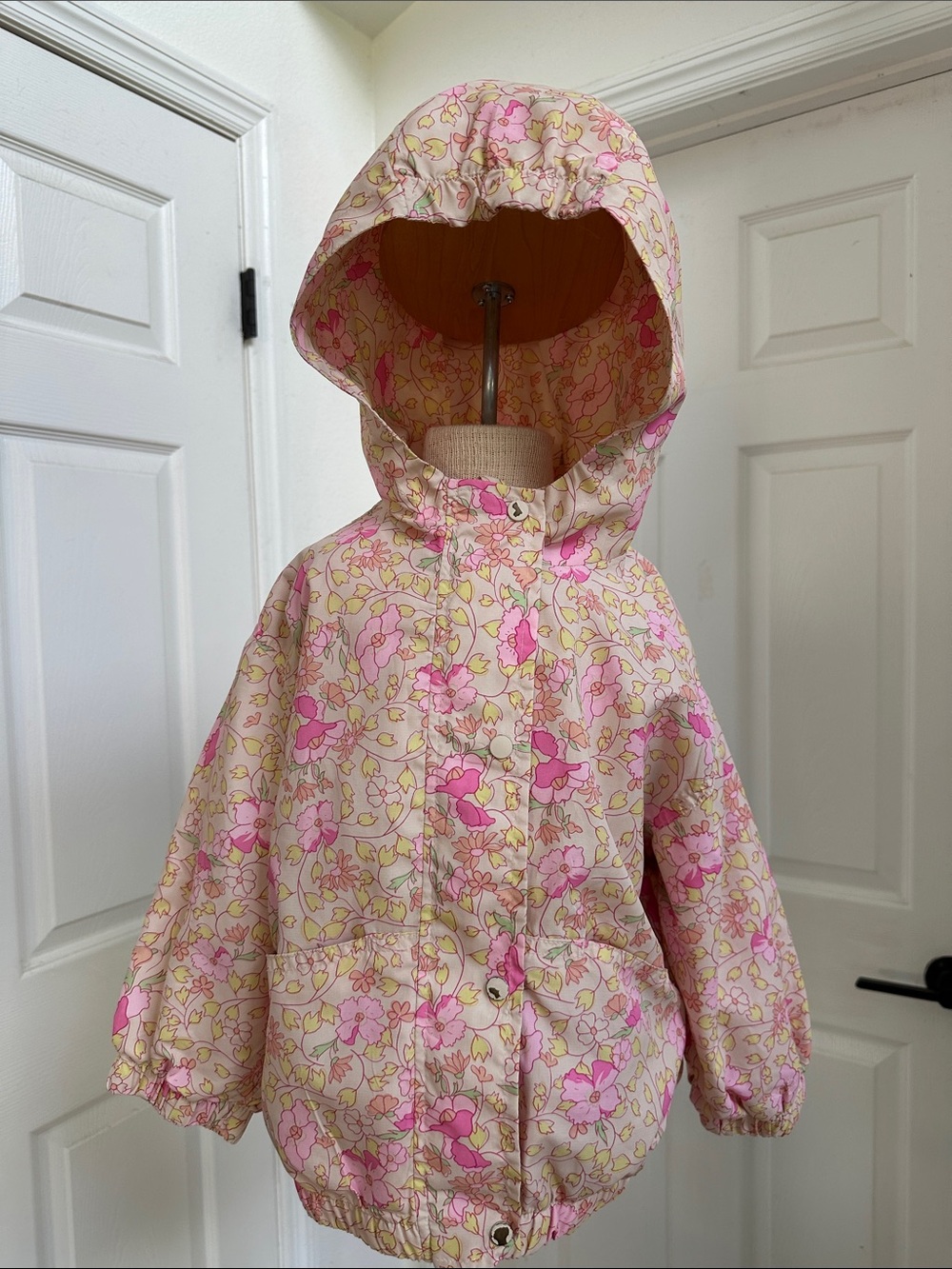 Zara Girls' Yellow/Pink Floral Hooded Raincoat Jacket/Windbreaker Size 4-5Y